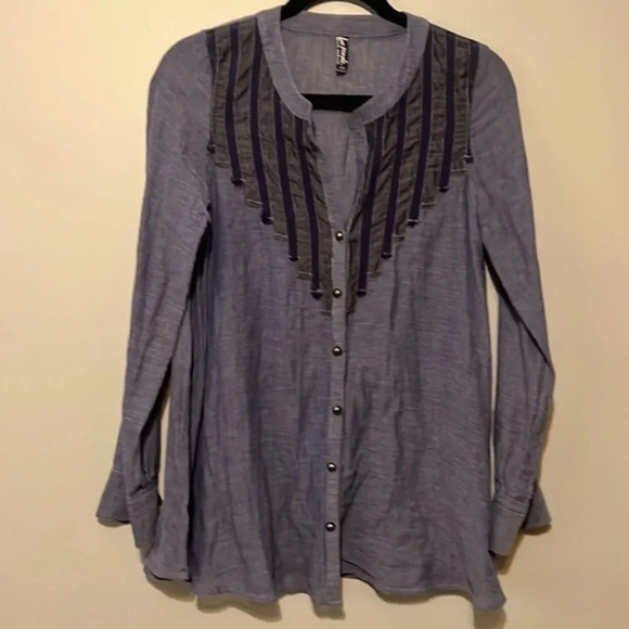 Free People | Gauzy denim look long‎ sleeve button down shirt/tunic XS chambray - Picture 1 of 8